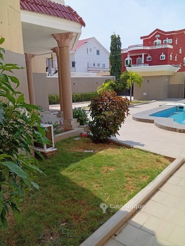 Villa luxueuse de 7 pièces avec piscine et suite parentale en zone résidentielle