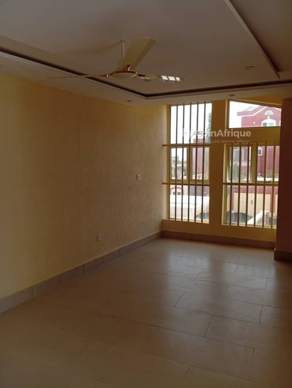 Villa luxueuse de 7 pièces avec piscine et suite parentale en zone résidentielle