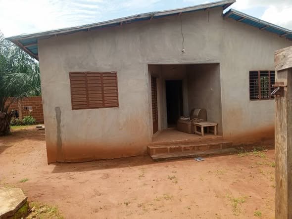 Maison neuve de 3 chambres avec système de forage et panneaux solaires