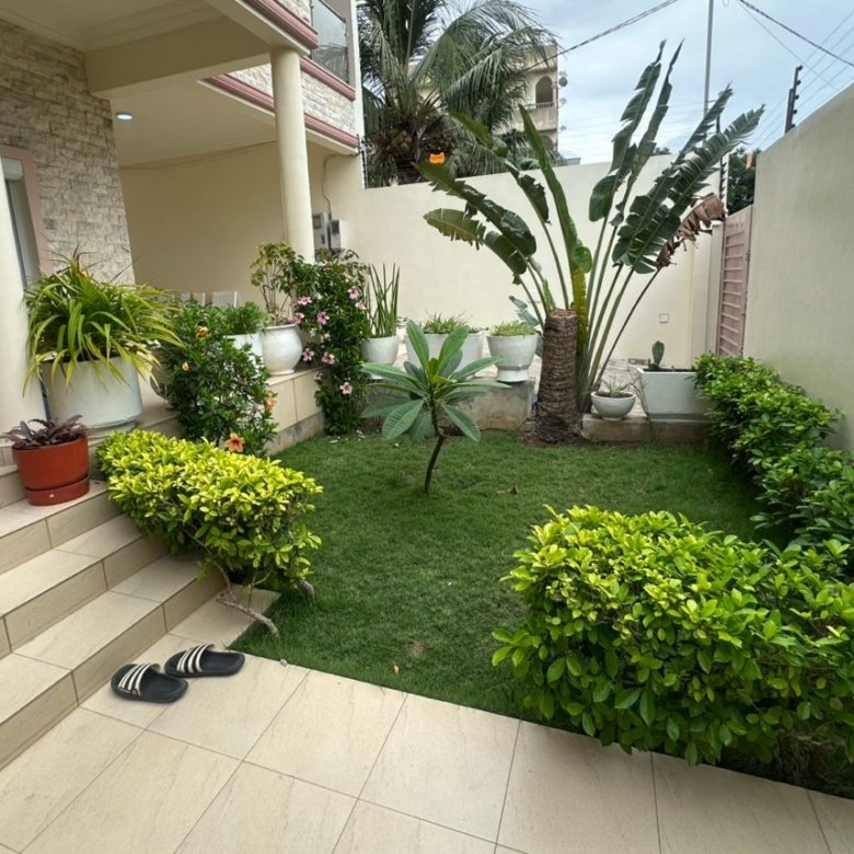 Appartement meublé de 3 pièces avec climatisation, jardin et garage