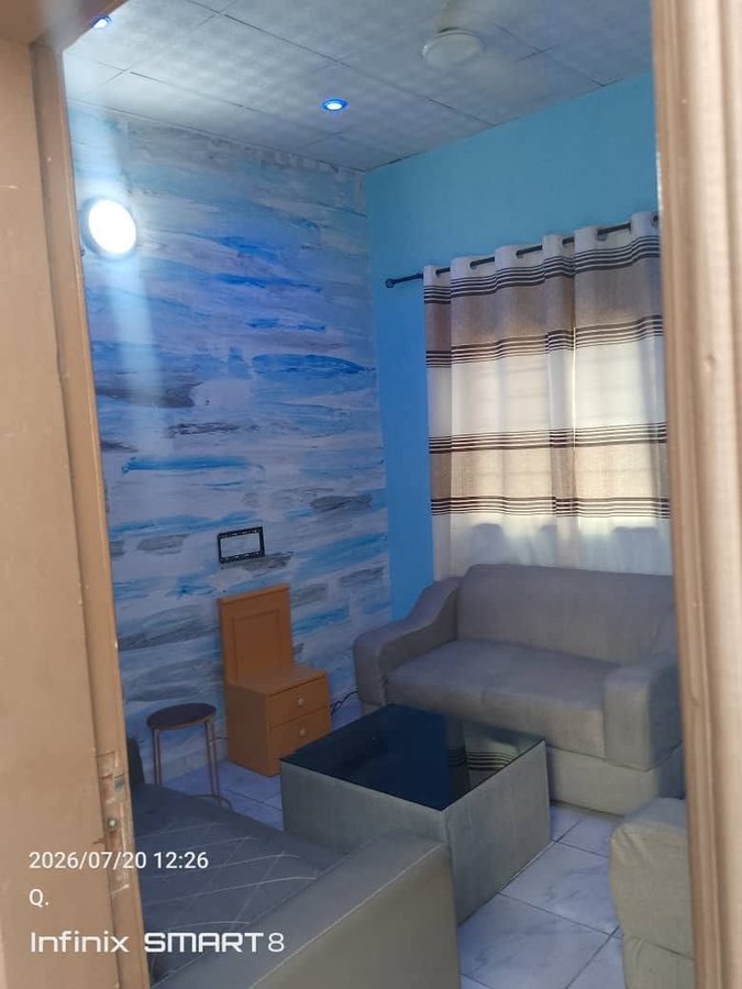 Appartement spacieux de 3 pièces avec entrée personnelle et arrière-cour
