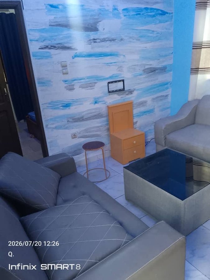 Appartement spacieux de 3 pièces avec entrée personnelle et arrière-cour