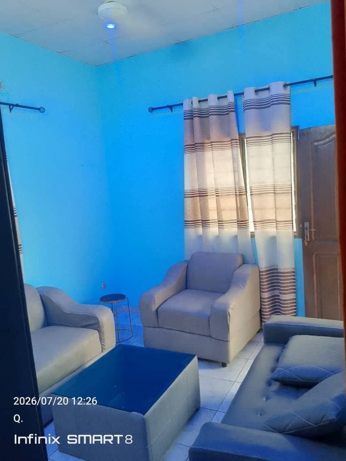 Appartement spacieux de 3 pièces avec entrée personnelle et arrière-cour