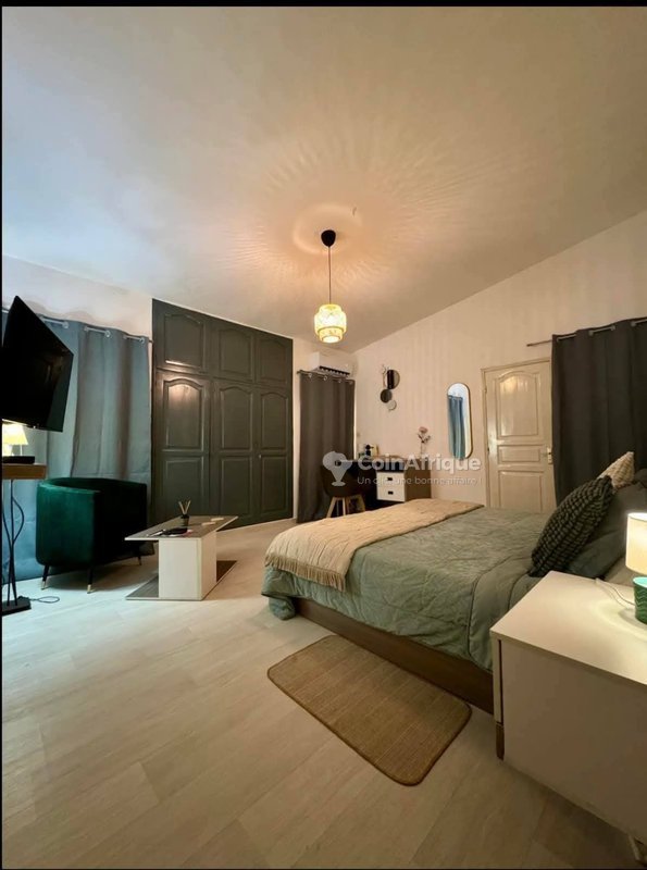 Appartement meublé duplex de 5 pièces avec terrasse aménagée et groupe électrogène