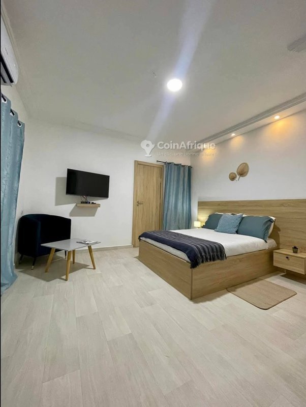 Appartement meublé duplex de 5 pièces avec terrasse aménagée et groupe électrogène