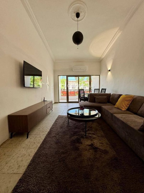 Appartement meublé duplex de 5 pièces avec terrasse aménagée et groupe électrogène