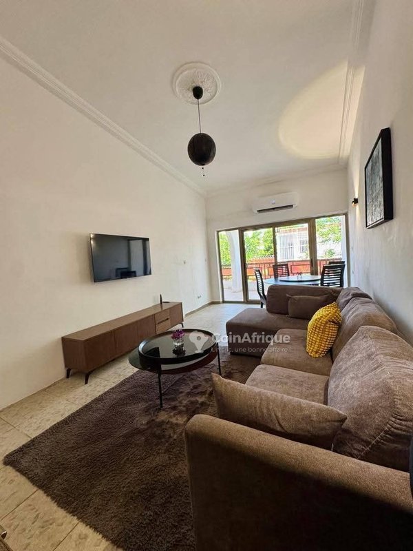 Appartement meublé duplex de 5 pièces avec terrasse aménagée et groupe électrogène