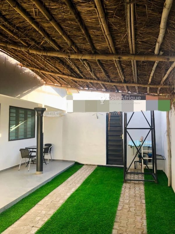 Appartement meublé de 2 chambres avec climatisation et proximité immédiate de la plage