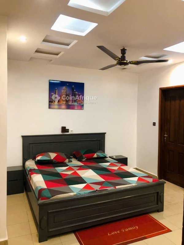 Appartement meublé de 2 chambres avec climatisation et proximité immédiate de la plage