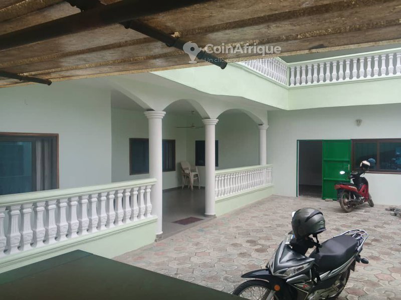 Villa luxueuse de 6 pièces avec grande terrasse aménageable et paillote