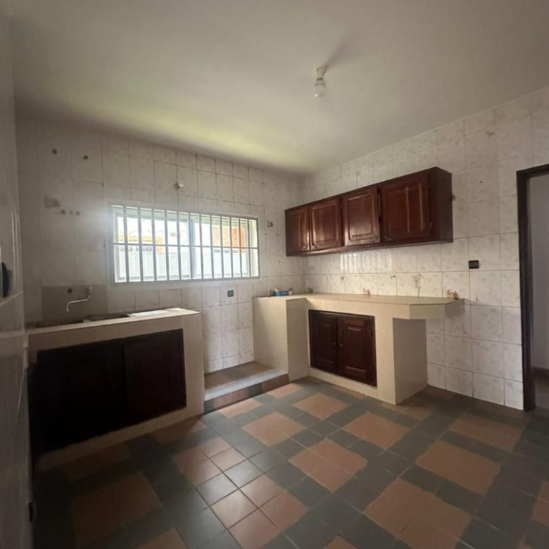 Villa luxueuse de 4 pièces avec jardin et Titre Foncier en zone résidentielle