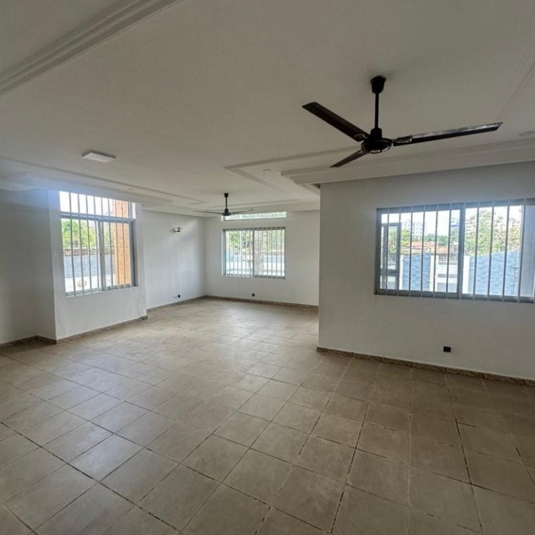 Villa luxueuse de 4 pièces avec jardin et Titre Foncier en zone résidentielle