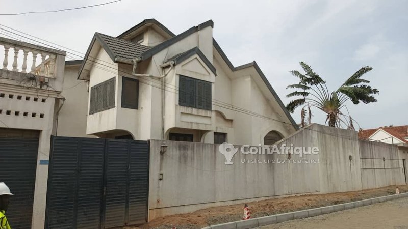 Villa luxueuse de 6 pièces avec documents TF personnels et espace généreux