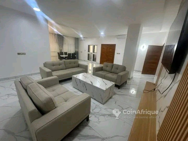 Appartement meublé de haut standing avec 4 pièces et vue imprenable sur la mer