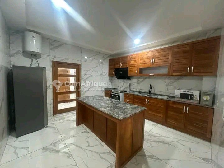 Appartement meublé de haut standing avec 4 pièces et vue imprenable sur la mer