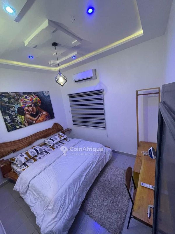 Appartement meublé d'une pièce avec climatisation et équipements haut de gamme