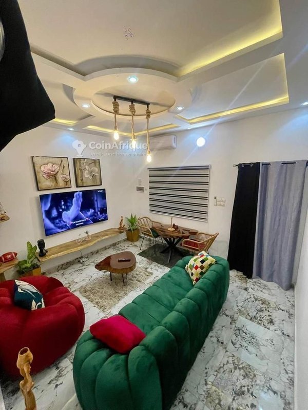 Appartement meublé d'une pièce avec climatisation et équipements haut de gamme