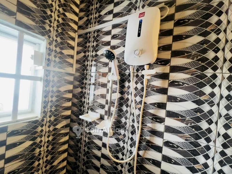 Appartement meublé d'une pièce avec climatisation et équipements haut de gamme