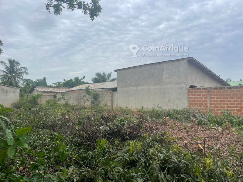 Terrain prêt à bâtir de 507 m² en angle de rue avec documents administratifs à jour