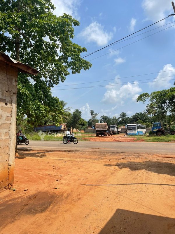 Terrain prêt à bâtir de 507 m² en angle de rue avec documents administratifs à jour