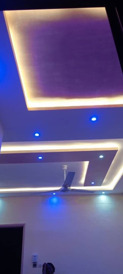 Appartement lumineux d'une pièce avec sanitaires staffés et cuisine séparée