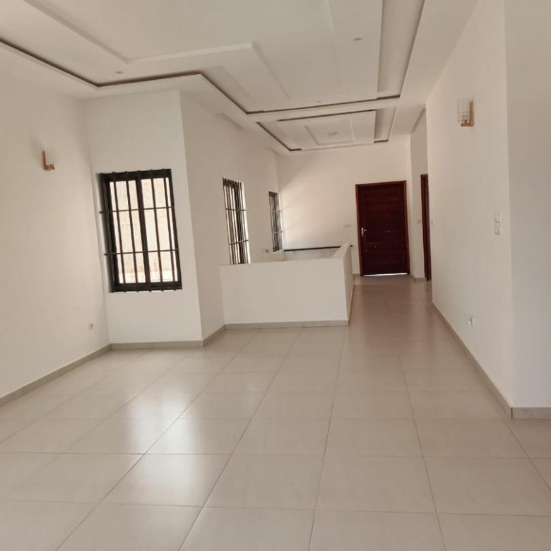 Villa haut standing R+1 avec 3 chambres et autonomie énergétique complète