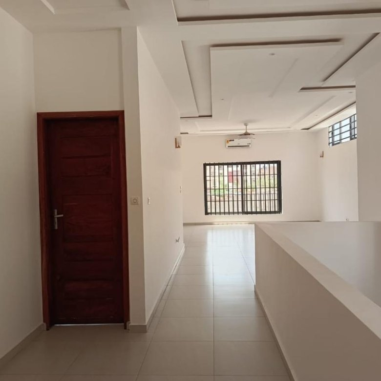 Villa haut standing R+1 avec 3 chambres et autonomie énergétique complète