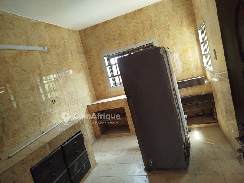 Villa luxueuse de 5 pièces avec grande terrasse et garage pour 3 véhicules