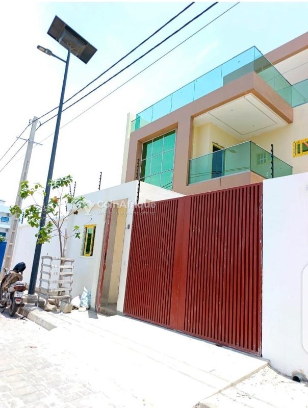 Villa luxueuse de 5 pièces avec jardin et garage double en location