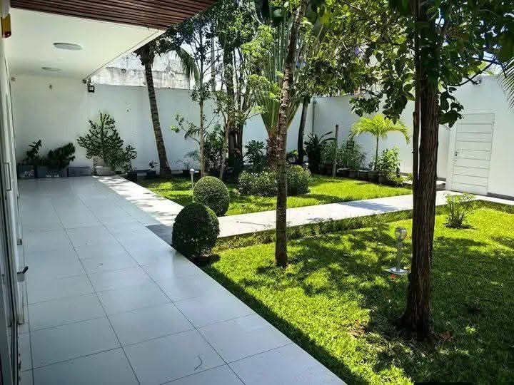Villa duplex de 4 chambres avec jardin et titre foncier