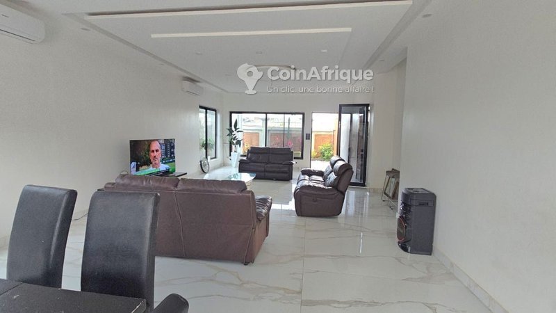 Villa luxueuse de 5 pièces avec jardin aménagé et sonorisation haut de gamme