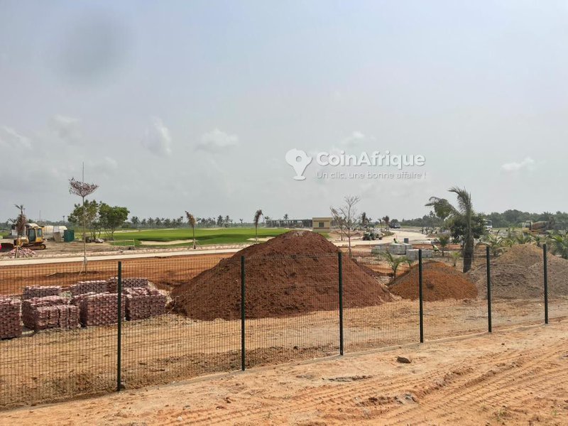 Terrain viabilisé de 378m² avec titre foncier et emplacement stratégique en zone touristique