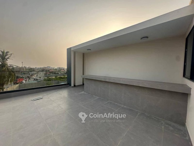 Villa luxueuse de 4 chambres avec piscine et dépendance