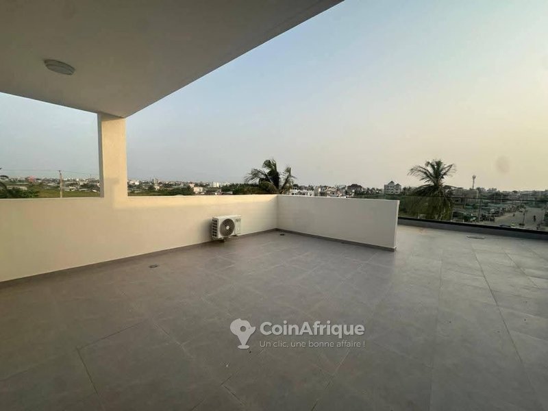 Villa luxueuse de 4 chambres avec piscine et dépendance