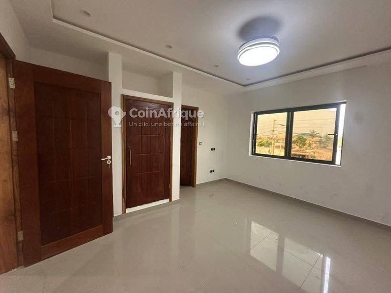 Villa luxueuse de 4 chambres avec piscine et dépendance