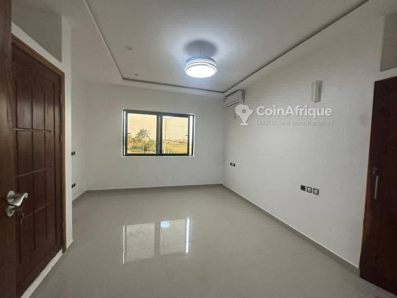 Villa luxueuse de 4 chambres avec piscine et dépendance