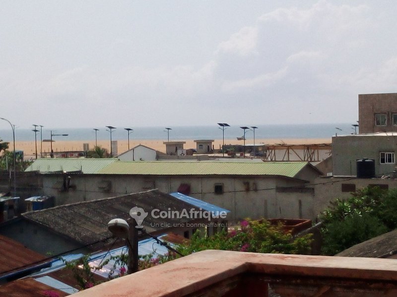 Appartement meublé de 7 pièces avec vue spectaculaire sur la mer et jardin