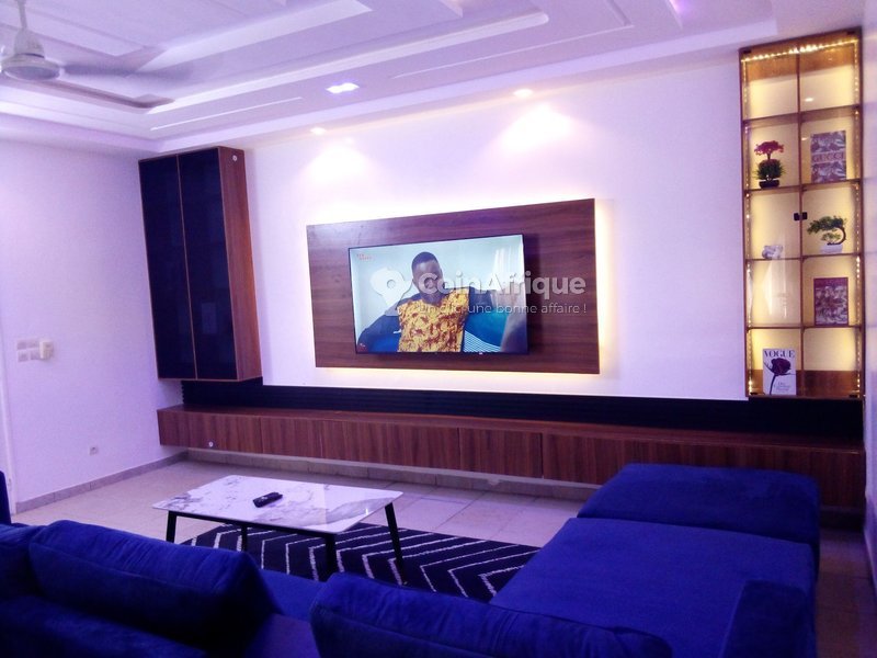 Appartement meublé de 7 pièces avec vue spectaculaire sur la mer et jardin