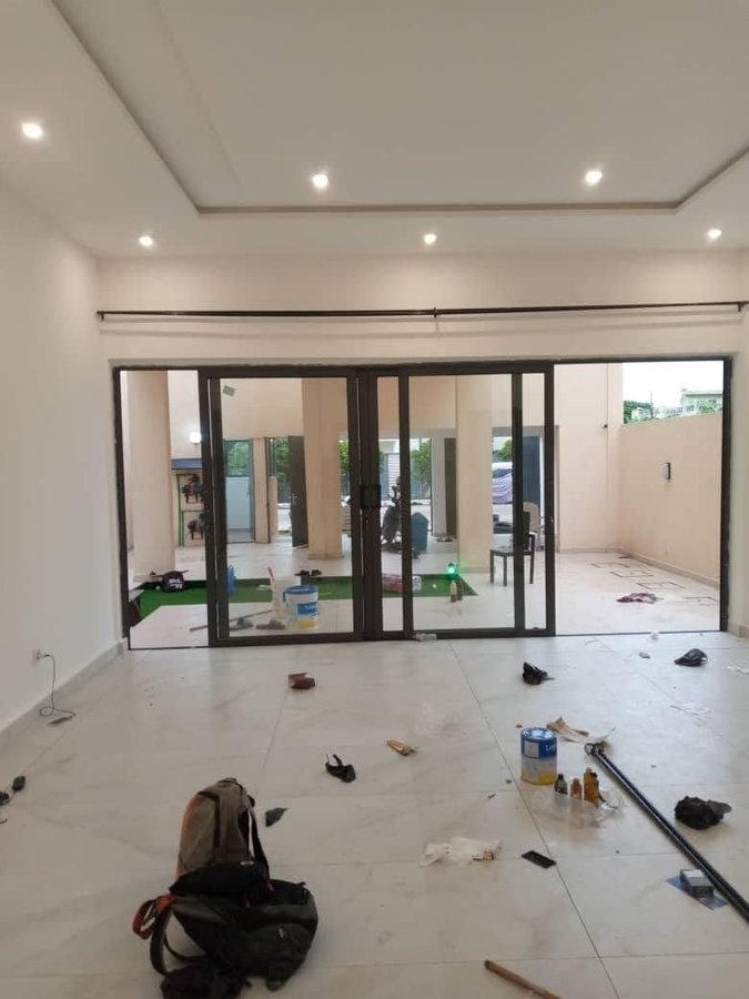 Villa luxueuse de 4 chambres avec jardin et garage double