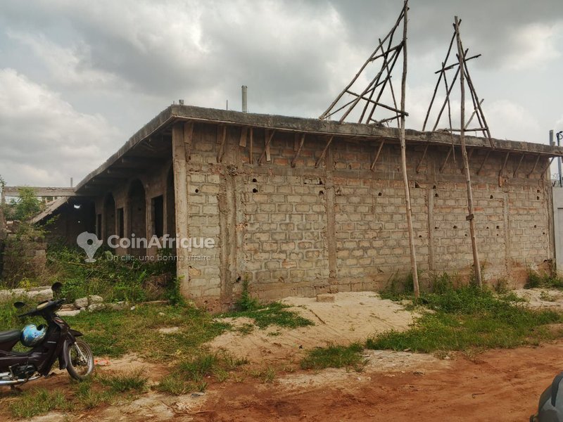 Maison locative dallée de 4 pièces avec titre foncier personnel
