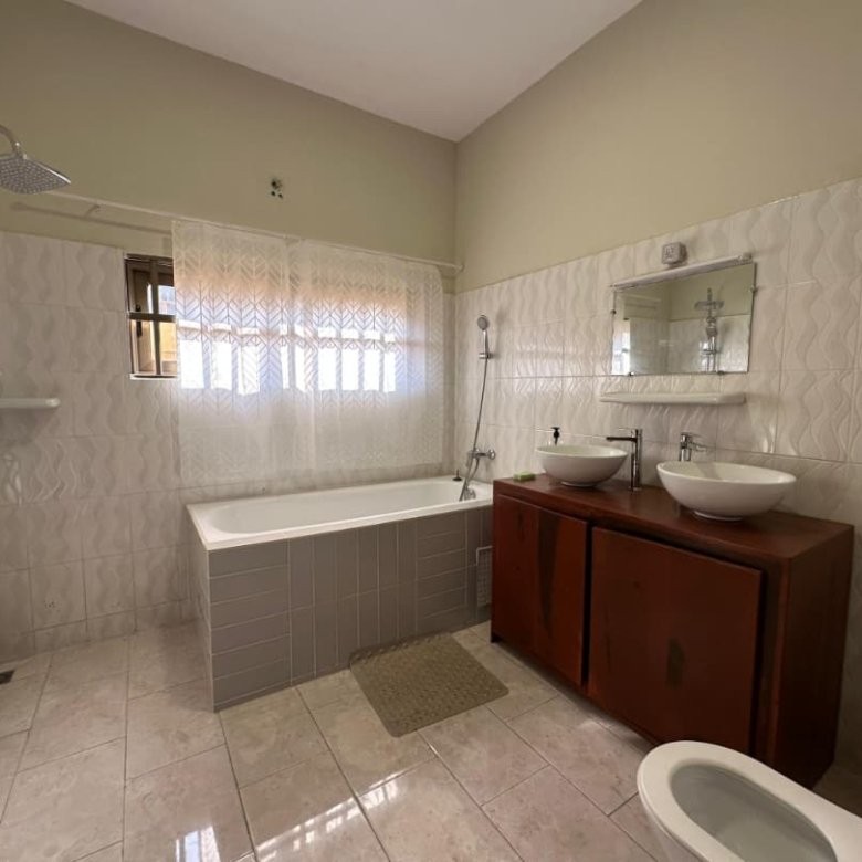 Villa luxueuse de 5 pièces avec piscine et climatisation intégrale