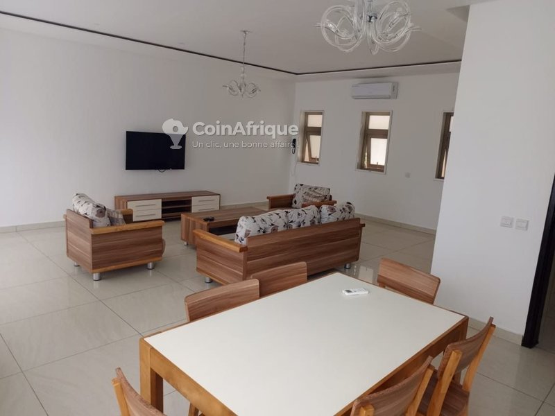 Villa duplex meublée de 5 chambres avec grande terrasse et espace vert