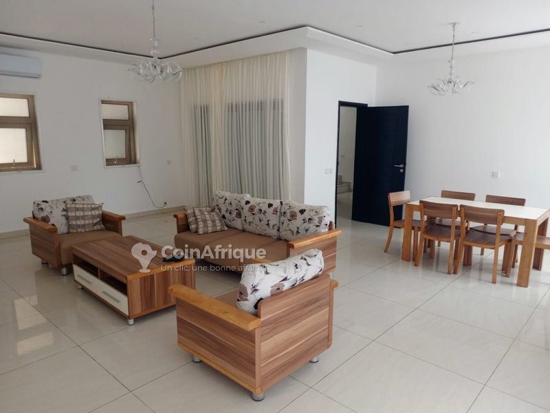 Villa duplex meublée de 5 chambres avec grande terrasse et espace vert