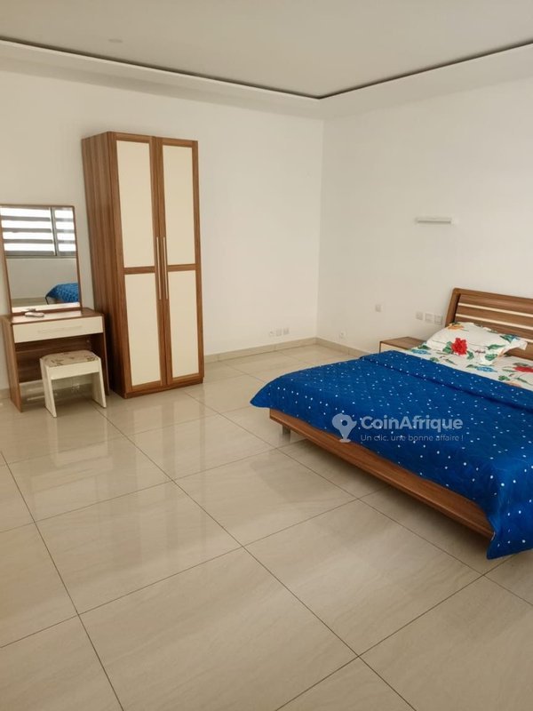 Villa duplex meublée de 5 chambres avec grande terrasse et espace vert