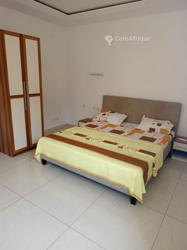 Villa duplex meublée de 5 chambres avec grande terrasse et espace vert