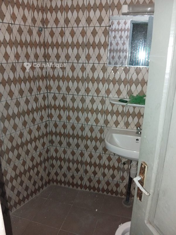 Appartement meublé avec entrée personnelle et accès véhicule en rez-de-chaussée