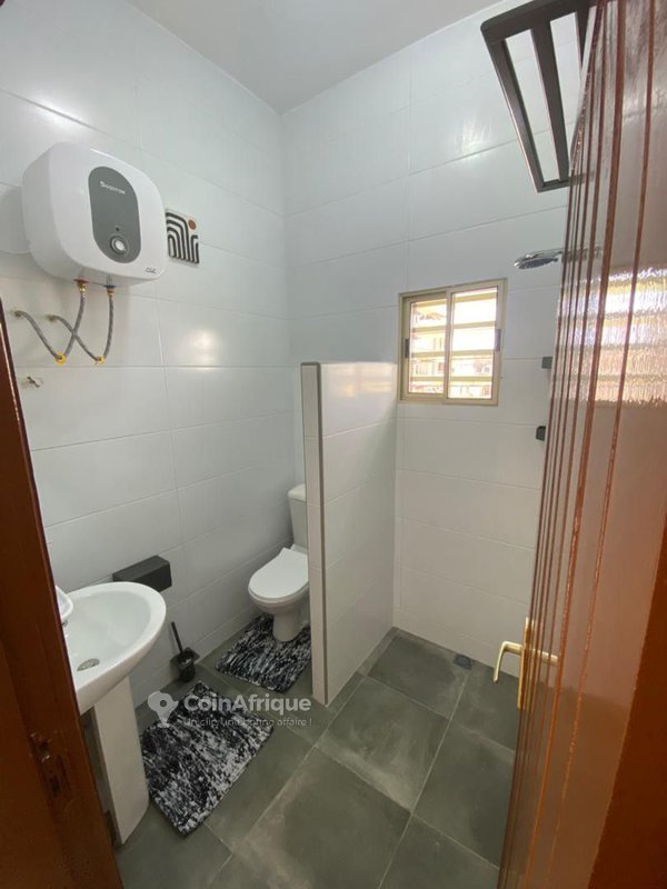 Appartement meublé F2/F3 avec chambres climatisées et balcon privatif