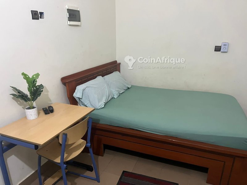 Appartement meublé d'une pièce avec cuisine équipée et cadre sécurisé