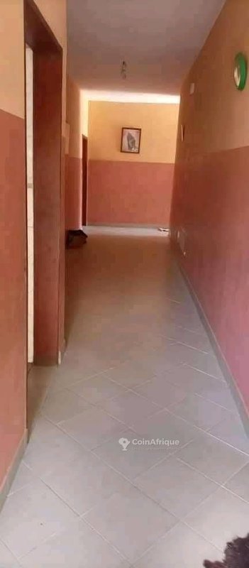 Villa luxueuse de 3 chambres avec garage spacieux et espace vert