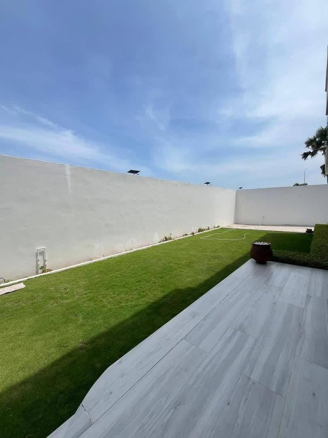 Villa luxueuse de 4 pièces avec jardin, terrasse et vue sur mer
